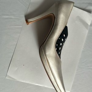 Vera Wang Bridal white or dyeable pumps/ heels NWOT